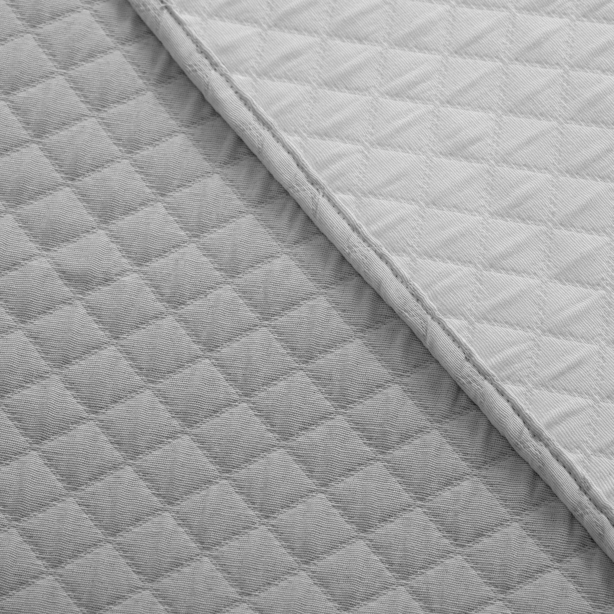 Pack Básico Viste tu Cama Doble - Sábanas blancas + Colcha Silver + Plaid Liso